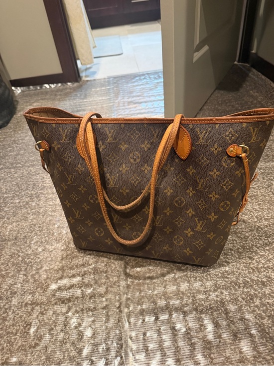 Louis Vuitton Handbags - Louis Vuitton neverfull MM in monogram canvas no pouch